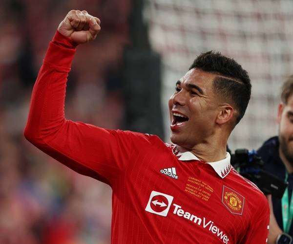 Tiền vệ trụ xuất sắc nhất Tiền vệ trụ xuất sắc nhất